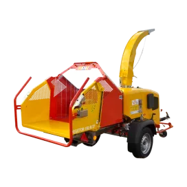 Broyeur de branches sur châssis routier - avec tapis