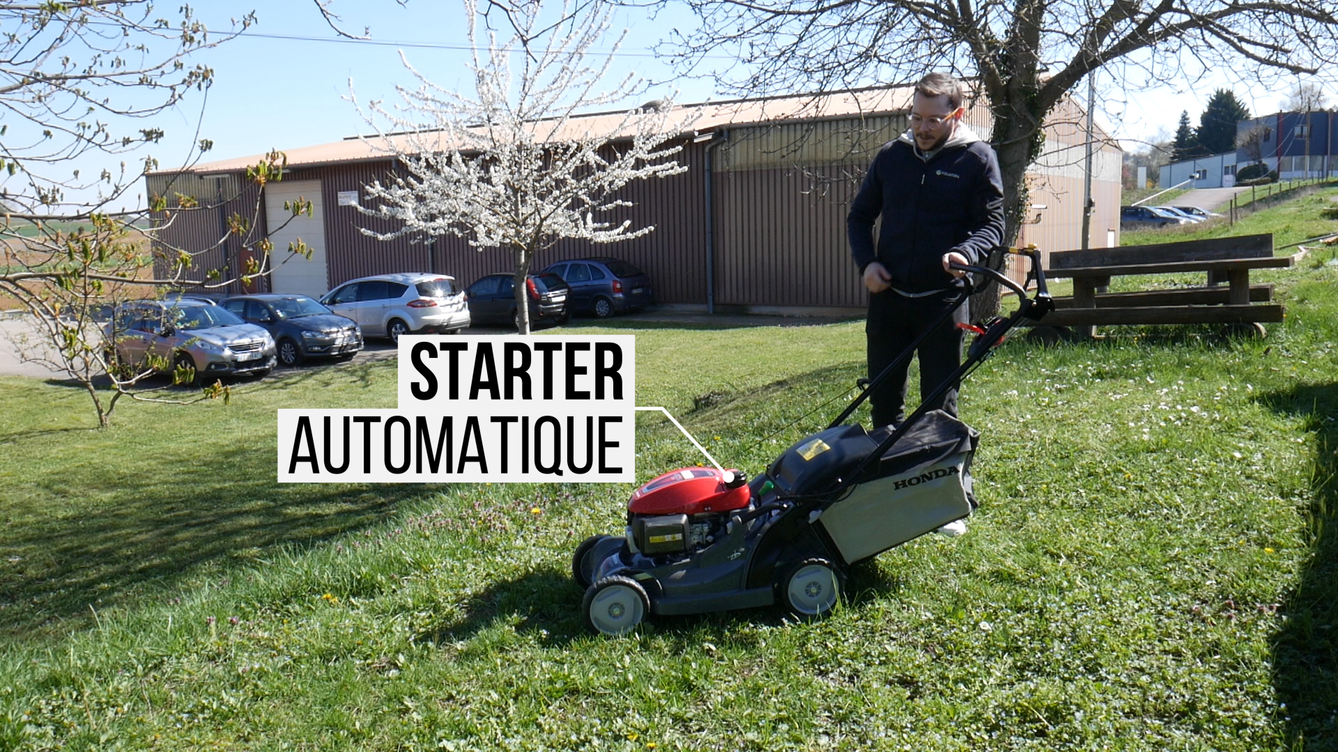 La tondeuse Honda HRX476HYEA dispose d'un starter automatique.